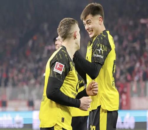 詹姆斯独揽,重任,巧妙转身突,拼搏体育,(PINBO,SPORT),Pinbo拼搏体育官网,Pinbo拼搏体育在线,Pinbo拼搏体育平台