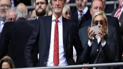 “十月楼市业绩惊艳，成交额超越“金九银十”预期”